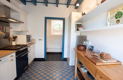 Puy-l'Eveque House | Simple authentic country house with private pool