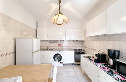 Espiche Apartment | Simple Beach Lovers' Retreat in Espiche