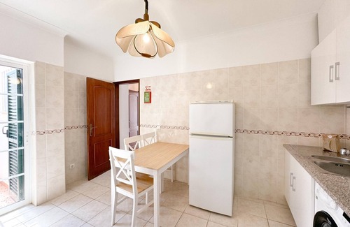 Espiche Apartment | Simple Beach Lovers' Retreat in Espiche