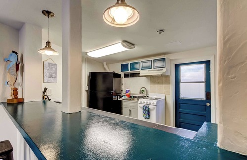 Indian Rocks Beach House | Simple Charm Hideaway Walk to Sand Pet OK