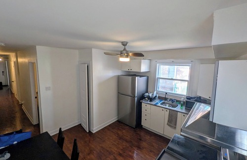 Pointe-Saint-Charles Apartment | Simple, Clean,close to metro and groceries, marche atwater, canal lachine