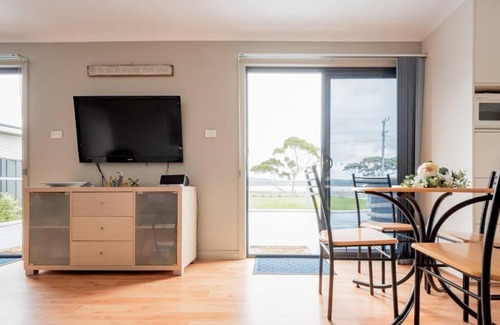 Stieglitz Apartment | Simple Coastal Retreat In St Helens With Water Views!