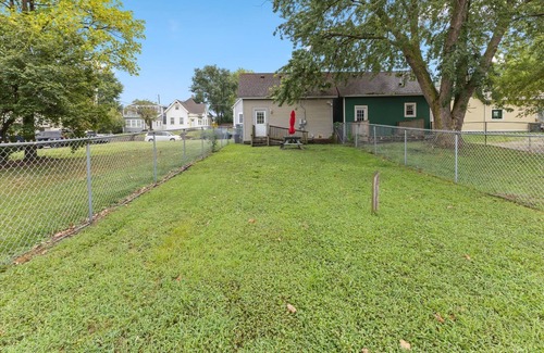 Holy Cross House | Simple Comfort | 1 Bed, 1 Bath Near Downtown Indy