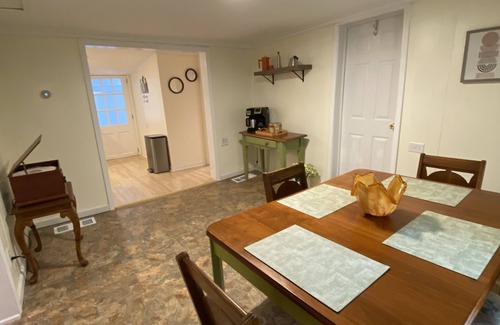 Yadkinville House | Simple comfort close to Winston & Vineyards