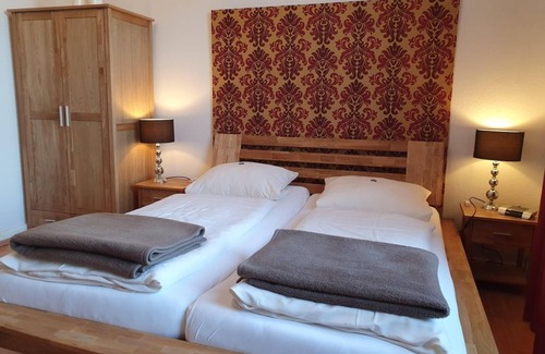 Moelln Bed & Breakfast | Simple double room - Pension Seeschlösschen