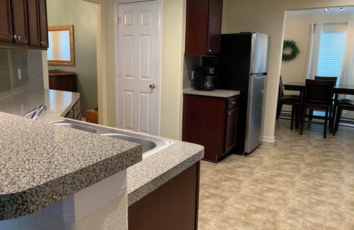 Rosenberg House | Simple Elegance 3bedroom 2bath