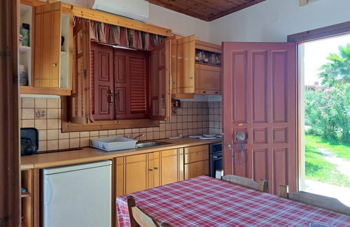 Andravida-Kyllini Apartment | Simple holiday flat by the sea with pool in Ilia, Peloponnese, Greece