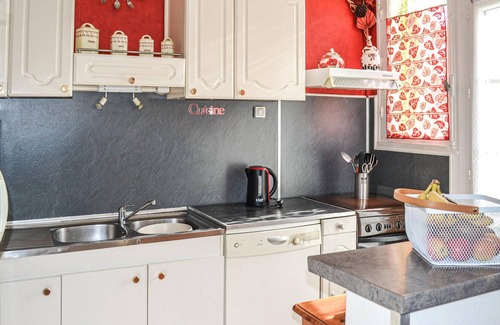 Chapdeuil House | Simple house in a small village in beautiful countryside, ideal for families.