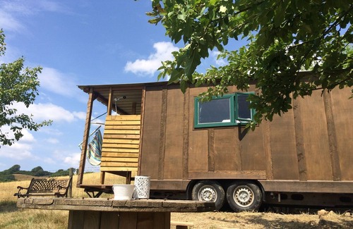 Bridport Cabin | Simple, idyllic rural cabin, with sea views, peace but nearby local amenities