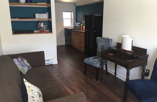 Lancaster Apartment | Simple - Relaxing - Modern City Space