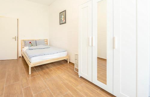 St. Gallen House | Simple Rooms - Yellow Inn