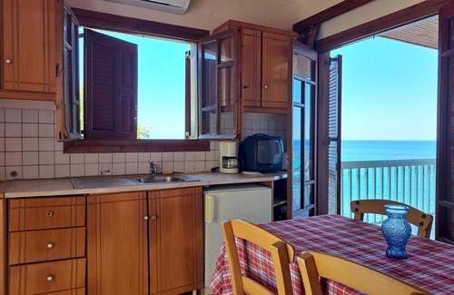 Andravida-Kyllini Apartment | Simple seafront flat with pool in Ilia, Peloponnese, Greece