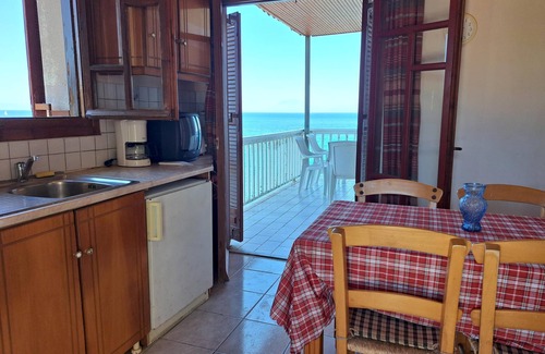 Andravida-Kyllini Apartment | Simple seafront flat with pool in Ilia, Peloponnese, Greece