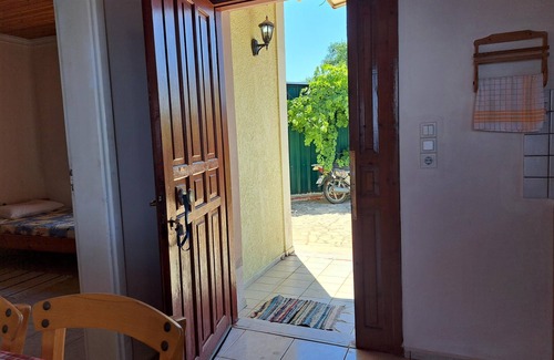 Andravida-Kyllini Apartment | Simple seafront flat with pool in Ilia, Peloponnese, Greece