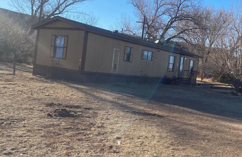 Tucumcari House | Simple stay in the country. Beautiful sunrises, sunsets and starry nights.