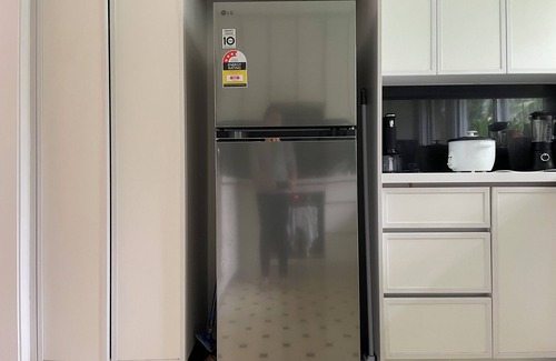 Marsfield House | Simple sunny room at a quiet location