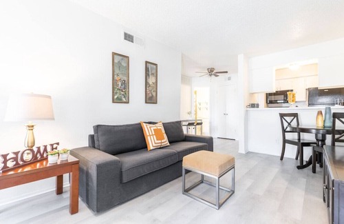 Park Central Apartment | SIMPLICITY AT ITS FINEST! 1 BED 1 BATH IN DFW!