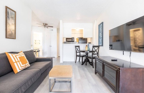 Park Central Apartment | SIMPLICITY AT ITS FINEST! 1 BED 1 BATH IN DFW!