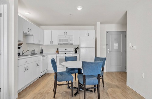 Far North Central Apartment | Simplicity At the Rim 1201 I Comfy 2 Bed 2 Bath