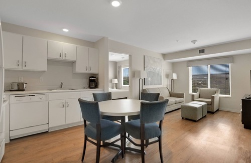 Far North Central Apartment | Simplicity At the Rim 1316 I Comfy 2 Bed 2 Bath