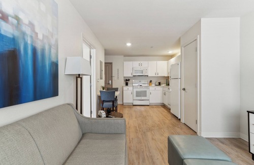 Far North Central Apartment | Simplicity At the Rim 1405 I Comfy 1 Bed 1 Bath