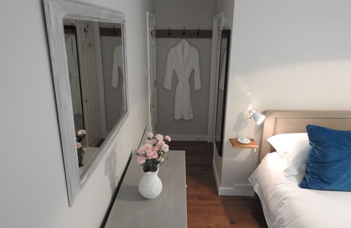 Petworth House | Simplicity Comfort & Charm in Lovely Location