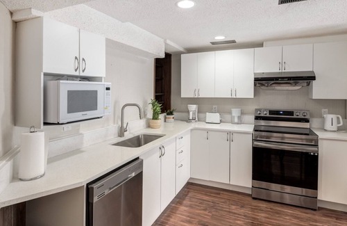 Northwest Calgary House | Simplistic 2BR Suite near Nose Hill & Airport