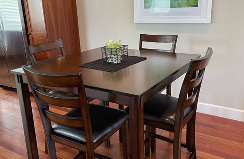 Sunnyside House | Simply Chic Happy Valley Townhome -15 mins. to PDX Airport