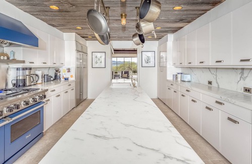 New Paltz House | Simply Impeccable Home with a Sweeping Mountain View and Guest House