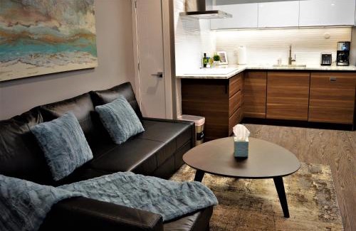Ottawa Division Apartment | Simply Luxury Stays
