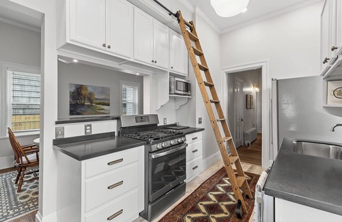 Le Roy House | Simply, Modern and Cozy stay in Leroy