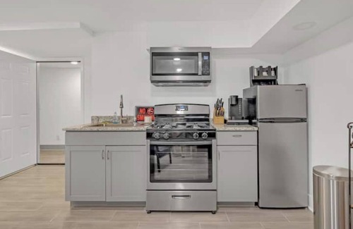 East Side Apartment | Simply Paradise Studio Suite