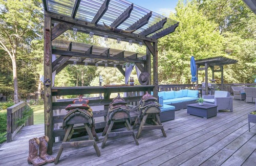 Stroudsburg House | Simply Serene - Wild West City - 4 acres of Privacy - Sauna/Spa/Golf/Pool