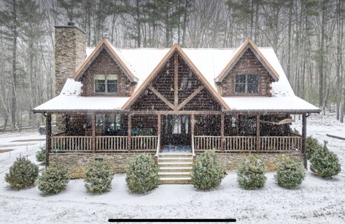 Pipestem Cabin | Simply Southern Cabin Vacation Fun!