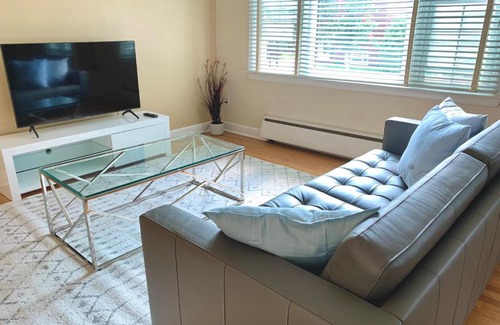 Ottawa Division Apartment | Simply Stays