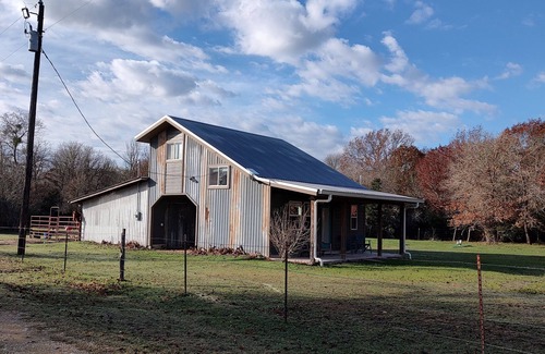 Red Rock Cottage | Simply Suite Retreat in Red Rock, Texas close to Lockhart, Bastrop, and COTA.