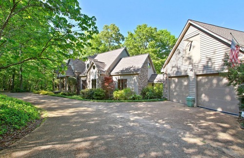 Rockmart Bed & Breakfast | Simply Vintage at Becks Lake, Bed & Breakfast