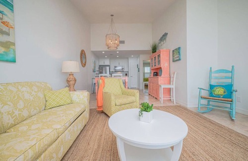 Harbor Oaks Condo | Simply Wonderful | Bayview | Pier | Pools |by Rose