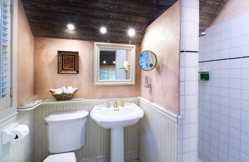 Upper East Bed & Breakfast | Simpson House Inn