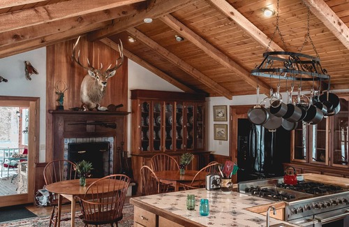 South Park Cabin | Since 1988, Rancho Alegre Lodge embraces the spirit of Jackson Hole