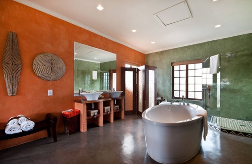 Pollok Beach House | Singa Lodge - Lion Roars Hotels & Lodge