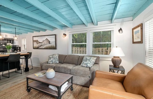 Saugatuck Cottage | Singapore Stable - Two Bedroom Cottage, Sleeps 4