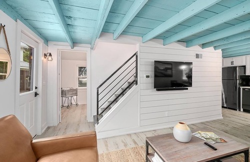 Saugatuck Cottage | Singapore Stable - Two Bedroom Cottage, Sleeps 4