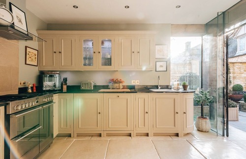 Chipping Campden House | Singer House - sleeps 6 guests in 3 bedrooms