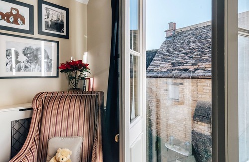 Chipping Campden House | Singer House - sleeps 6 guests in 3 bedrooms