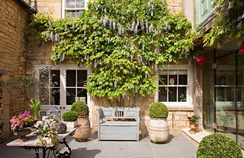 Chipping Campden House | Singer House - sleeps 6 guests in 3 bedrooms