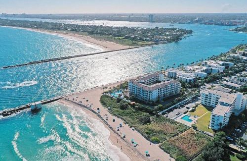 Palm Beach Shores Apartment | Singer Island Inn Studio/Walk to the Beach