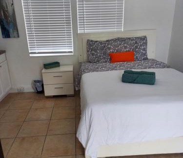 Palm Beach Shores Apartment | Singer Island Inn Studio/Walk to the Beach
