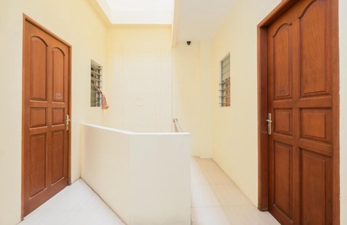 Tanjung Duren Utara Hostel | Singgahsini Daan Mogot 28