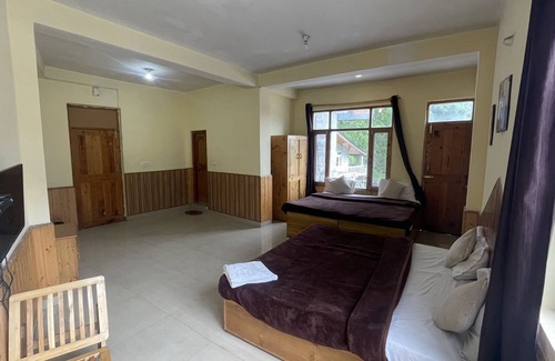 Vashist Hotel | Singh Saab Rooms & Cafe